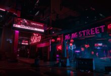 Cyberpunk 2077 sistem gereksinimleri rehberi için neon ışıklı gece şehri